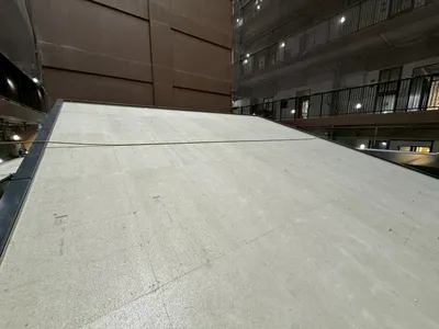 防水工事施工前：防水層の剥がれや劣化の状態